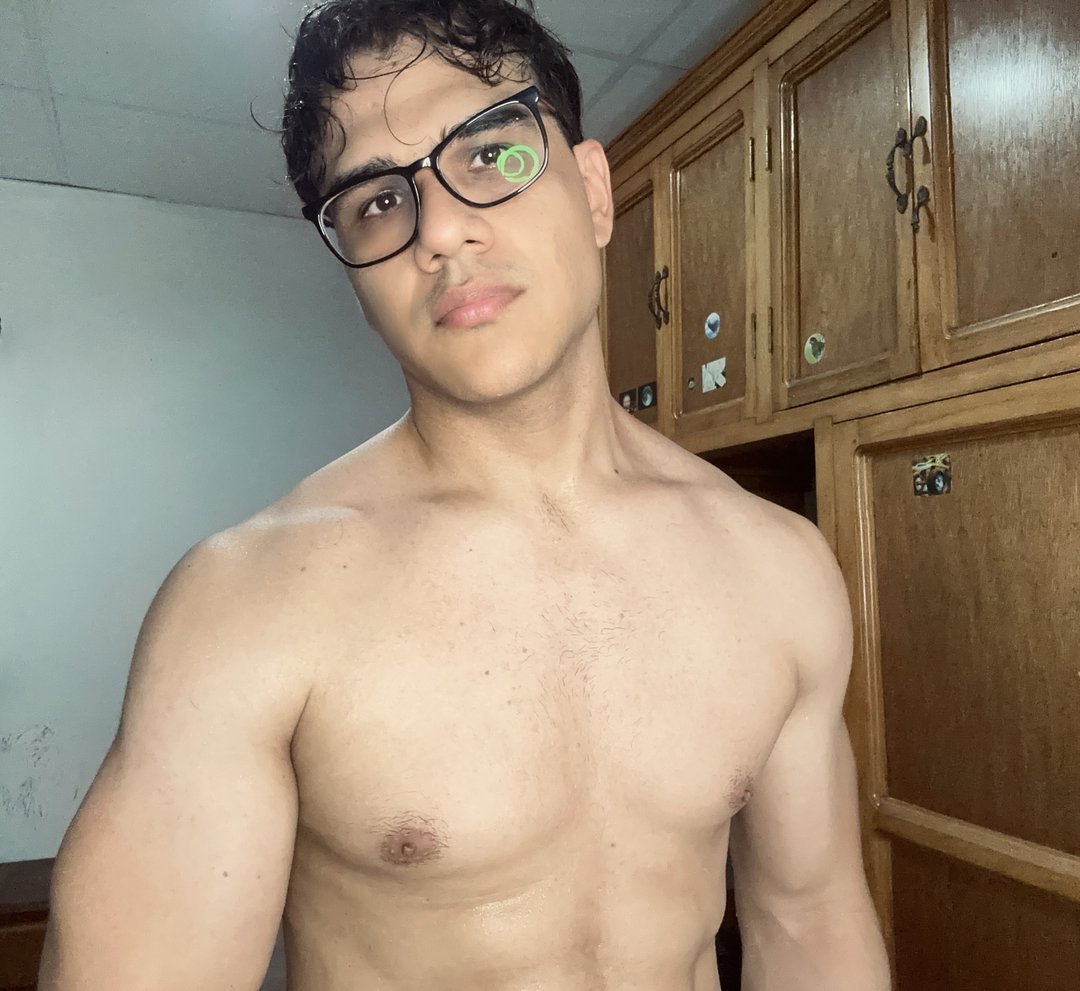 Dominick_Thomsonn - Streamate Milf Party Boy 