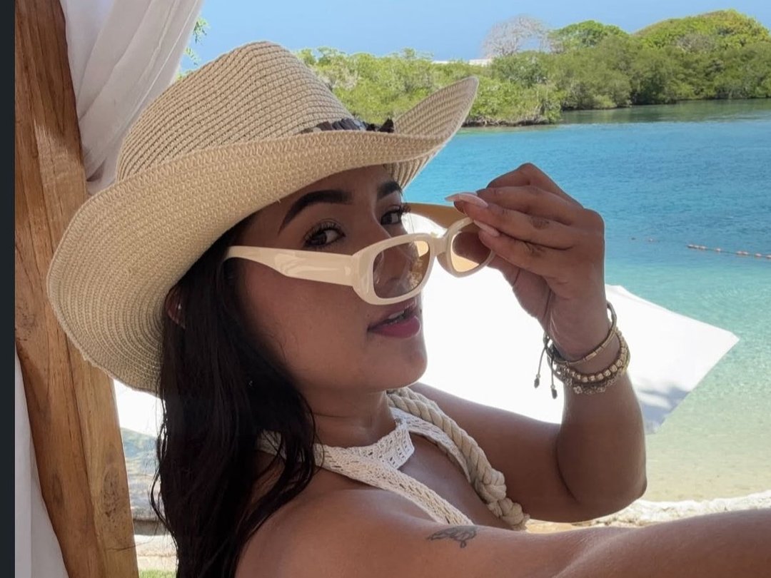 Dulce_Bigboobs — LIVE on Streamate