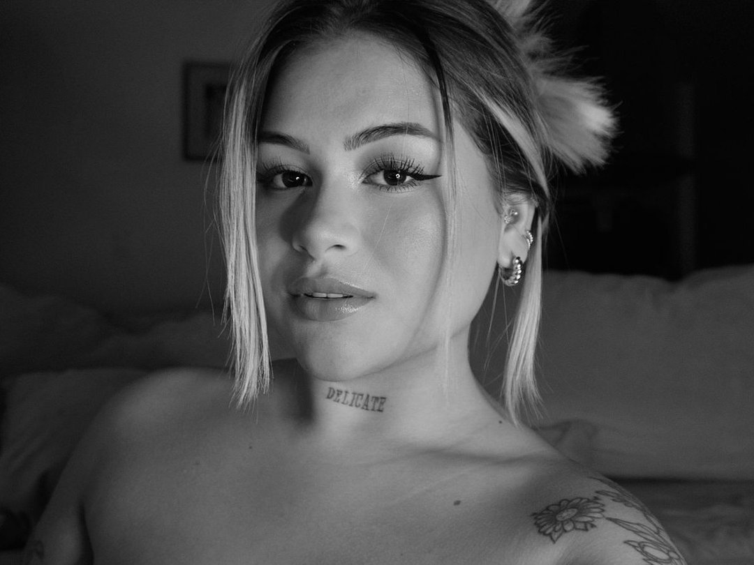Ela_Curvy — LIVE on Streamate