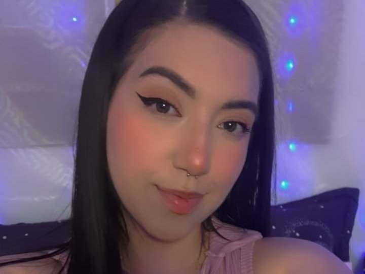 EmilyRoussee_s — LIVE on Streamate