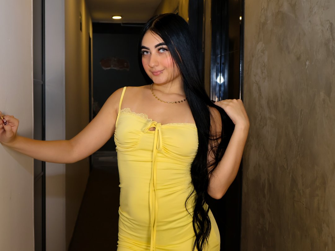 Emily_Carter18 — LIVE on Streamate