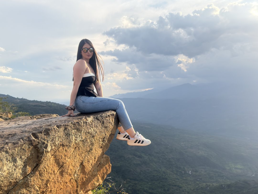 EmmaShaykk — LIVE on Streamate