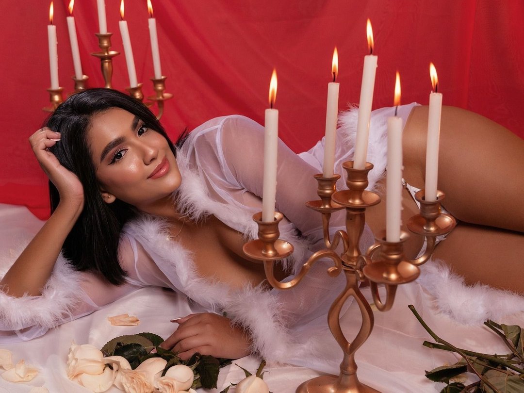 EmyLuxe — LIVE on Streamate