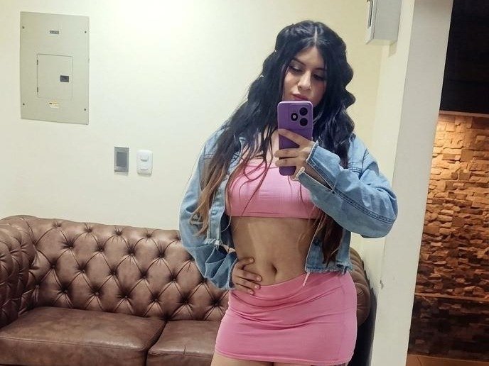 Estefanyyyf — LIVE on Streamate