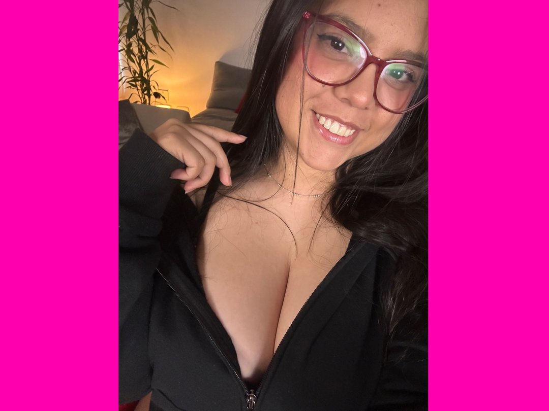 FloraDominguez — LIVE on Streamate
