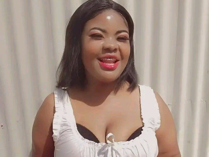 FlowerSaltry — LIVE on Streamate