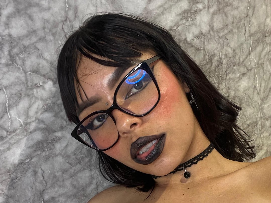 GeekyNyveth — LIVE on Streamate