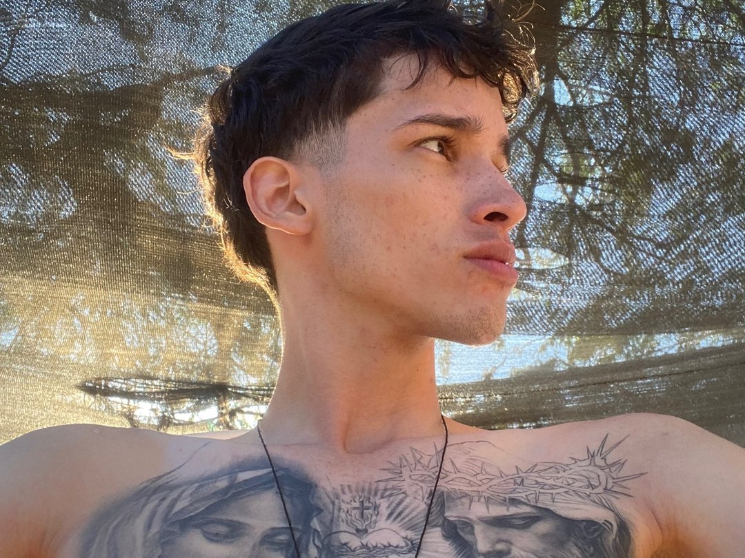 GendoKaji — LIVE on Streamate