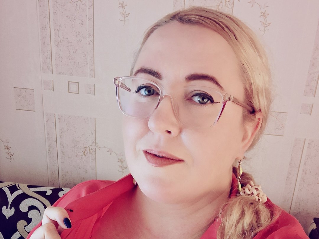 Gingersiya — LIVE on Streamate