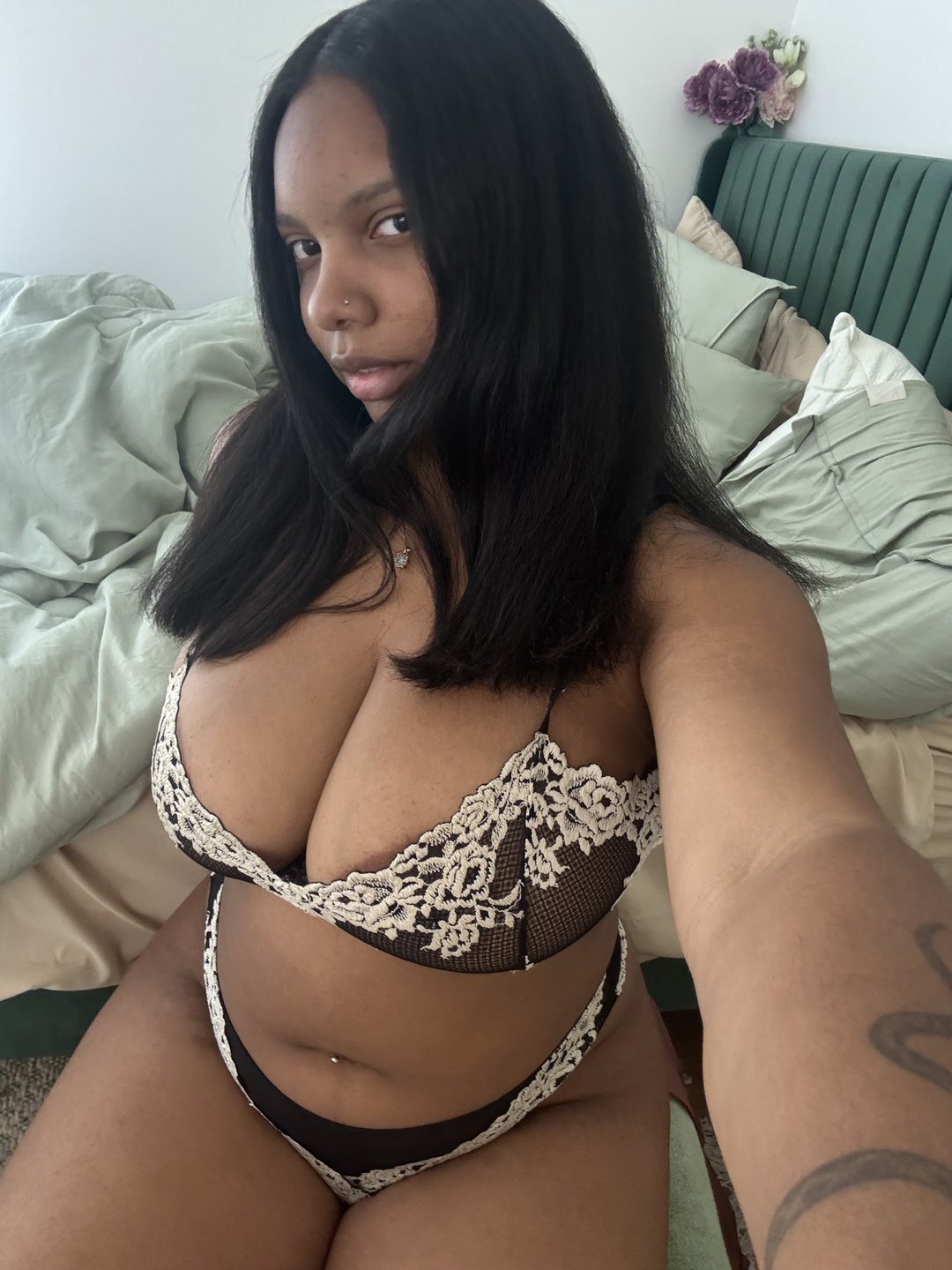 GoddessReina — LIVE on Streamate