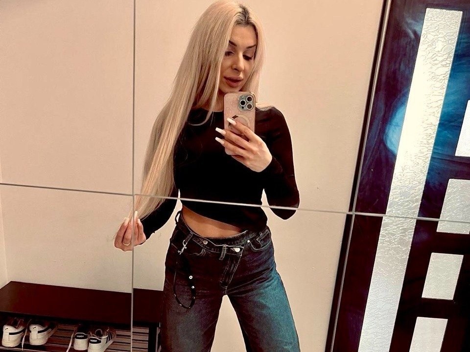 GoldenSinn — LIVE on Streamate