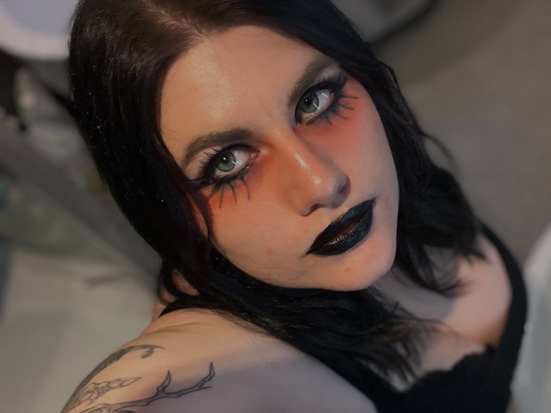 GothSuccubusBabe — LIVE on Streamate