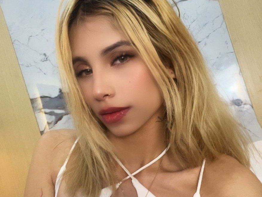 Hanna_Coopers — LIVE on Streamate