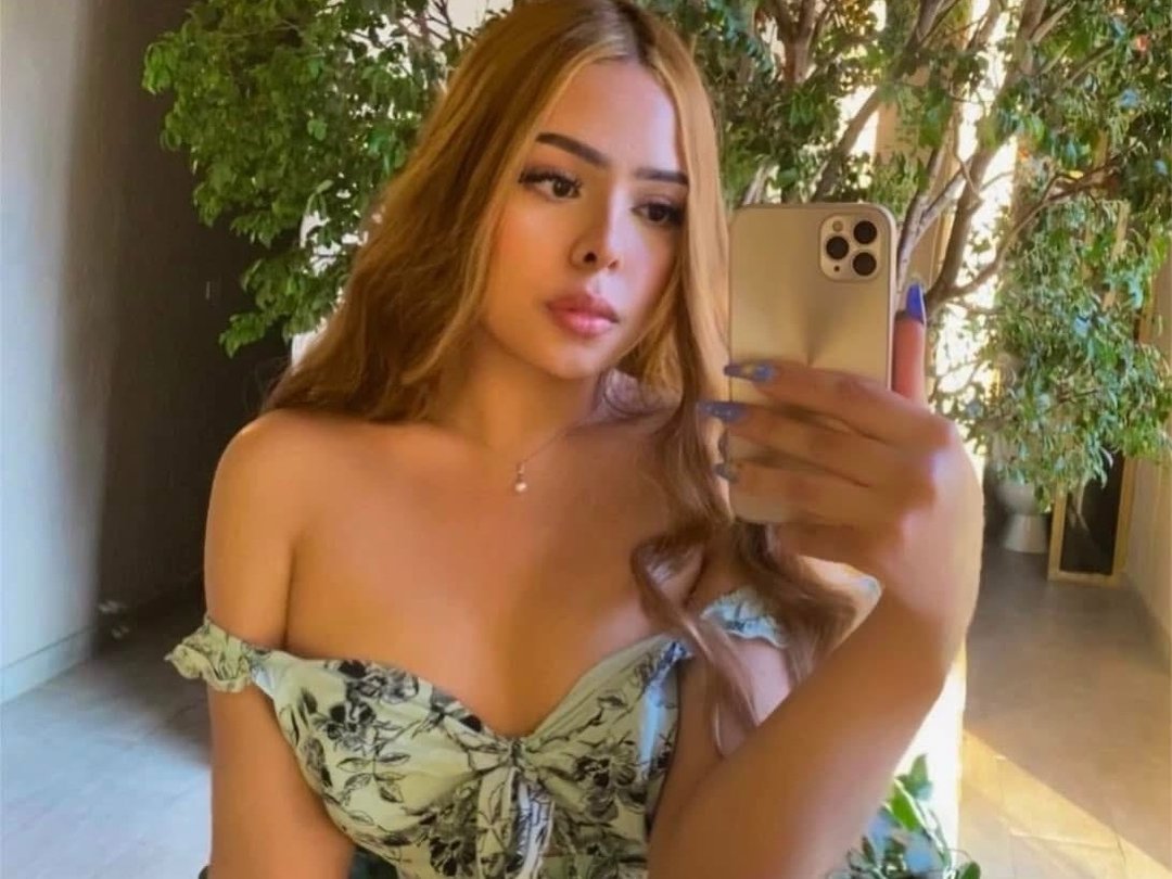 Honeyy_Doll — LIVE on Streamate