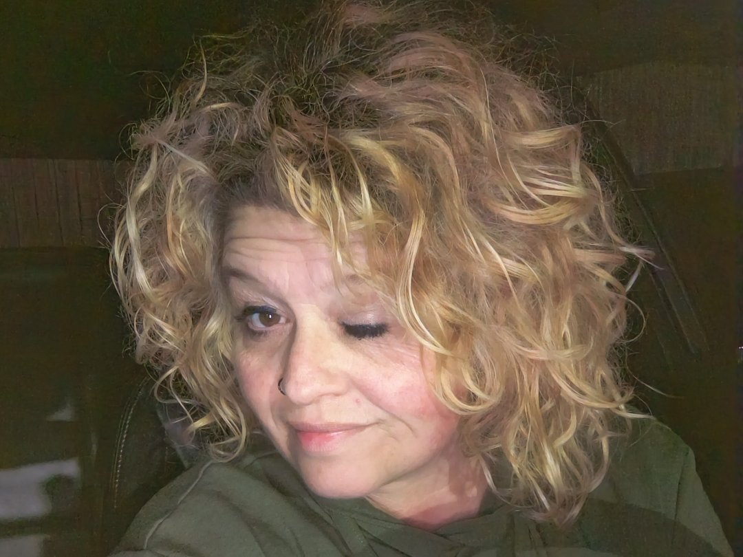 Hotstepmom222 — LIVE on Streamate