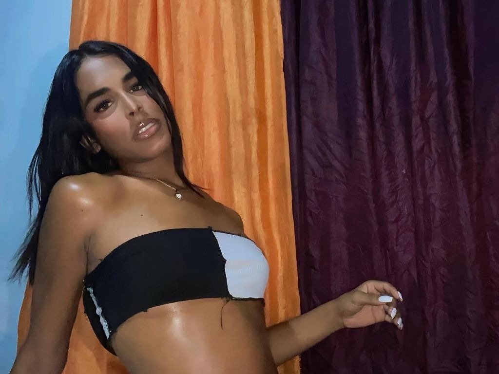 HottSalomee — LIVE on Streamate