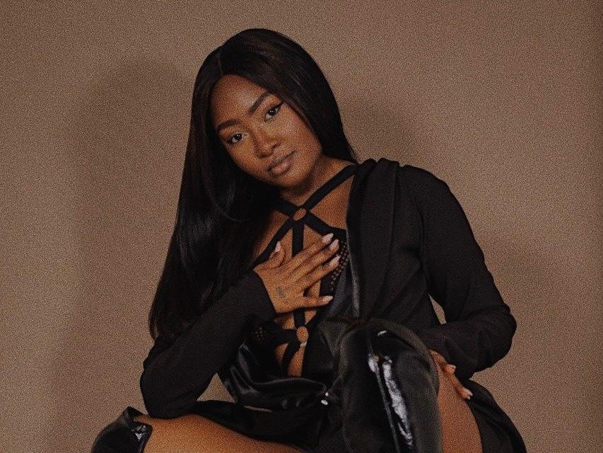 IvonneBrunettee — LIVE on Streamate