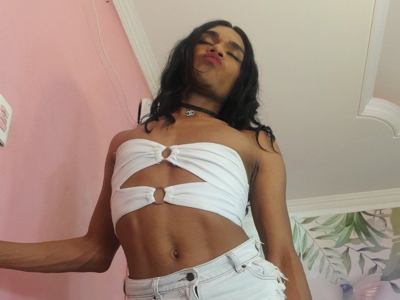 JhulyHugeCockTs — LIVE on Streamate