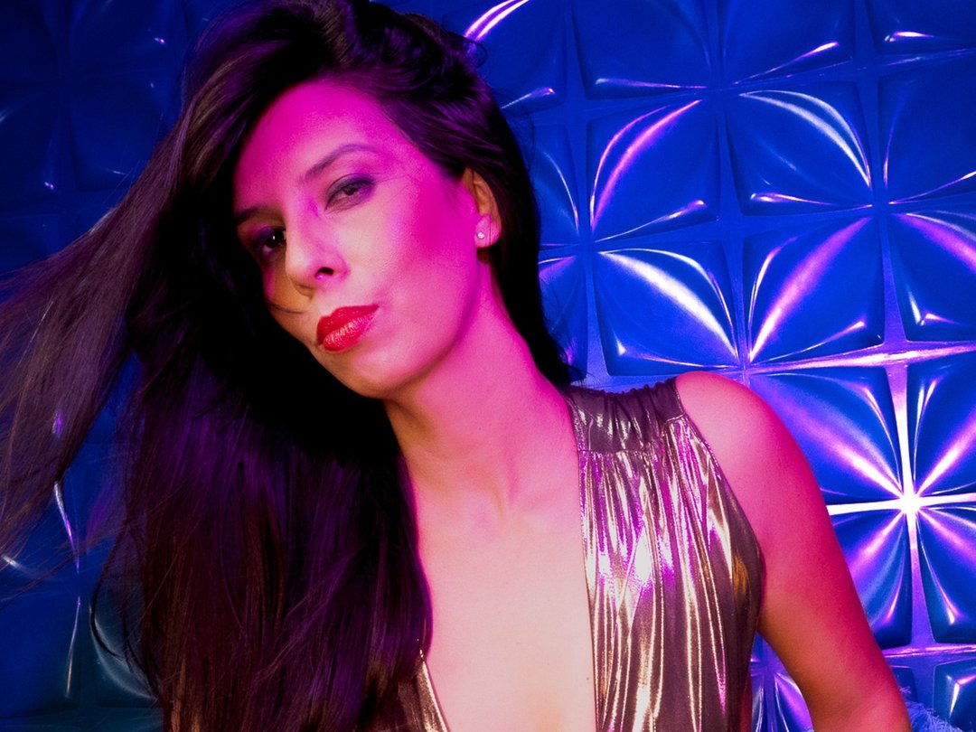 JuliaCenelli — LIVE on Streamate