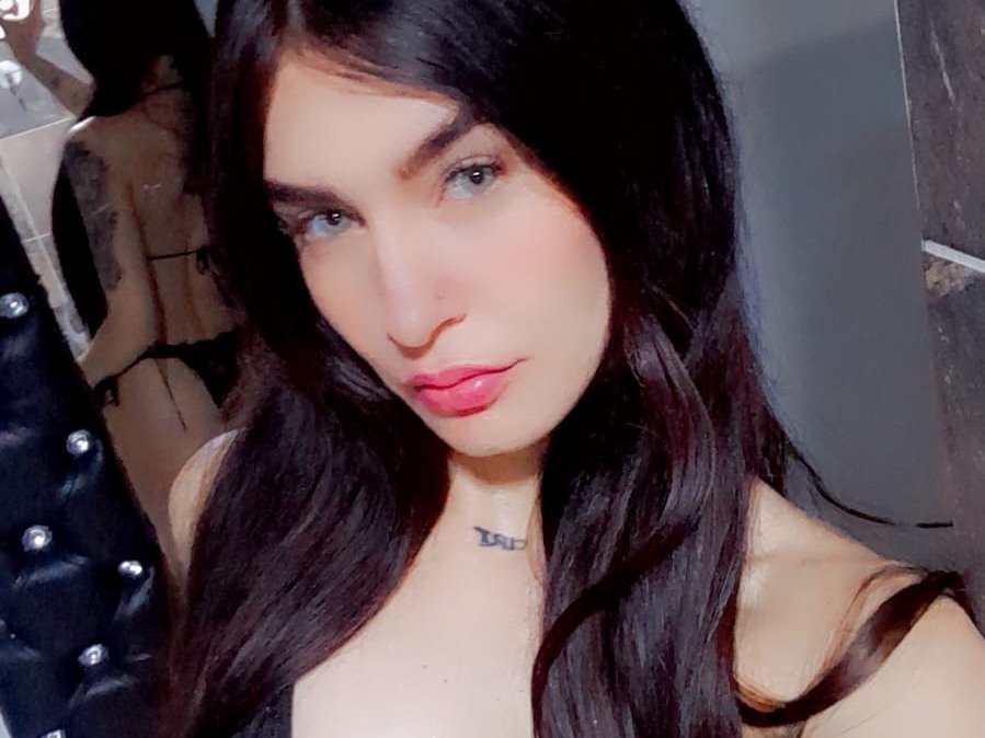 KamilaSansTrio — LIVE on Streamate