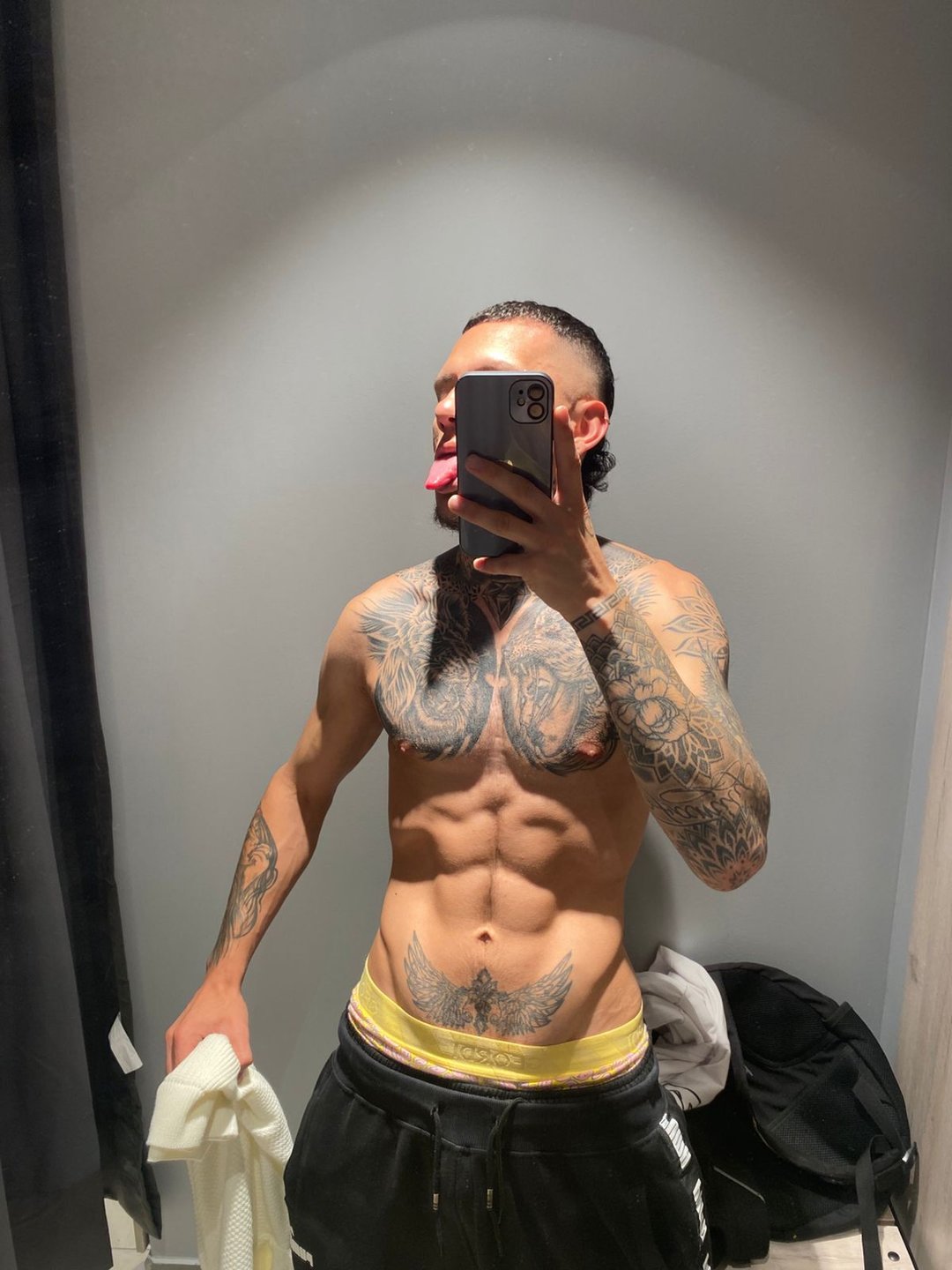 Kevin_Baker - Streamate Piercing Smoke Tattoo Boy 