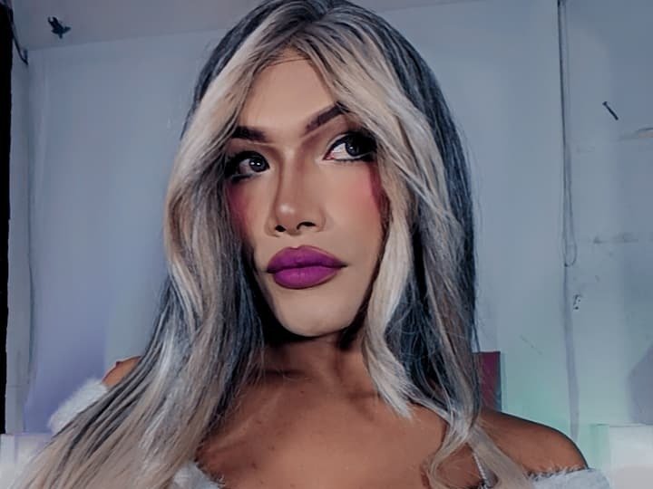 Kittyqueen19 — LIVE on Streamate