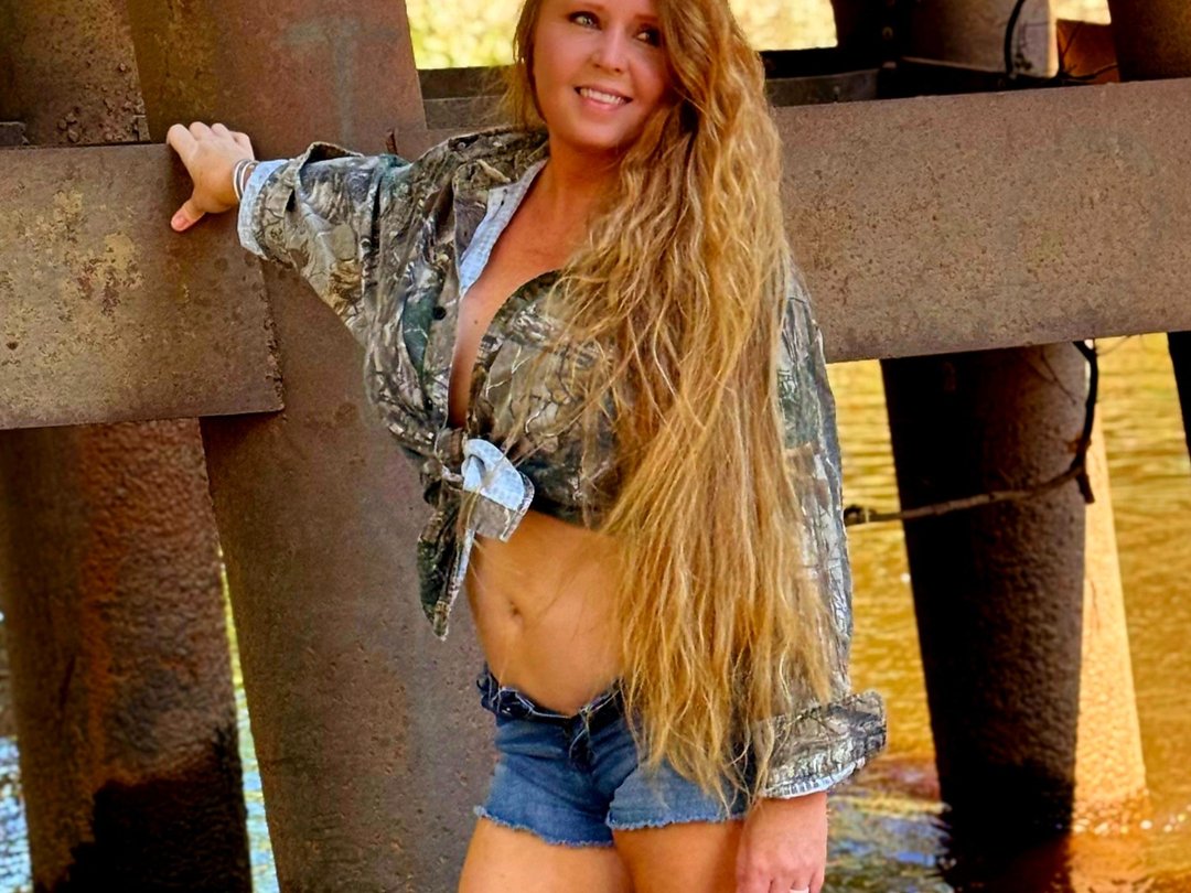 Lacii_lo — LIVE on Streamate