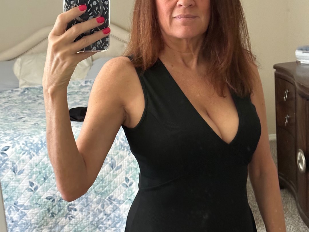 LargePussylips — LIVE on Streamate