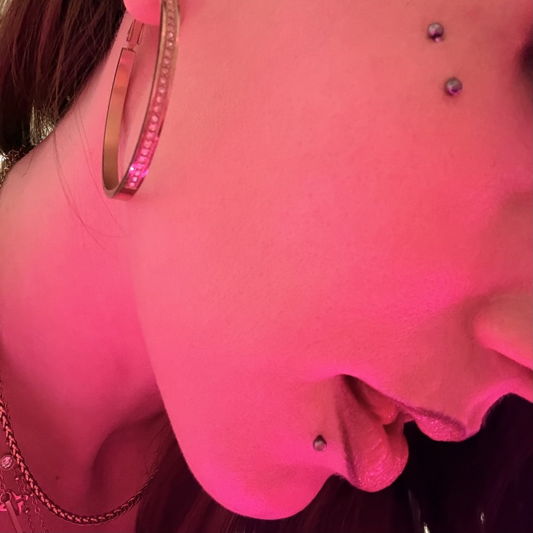 LilyVibe — LIVE on Streamate