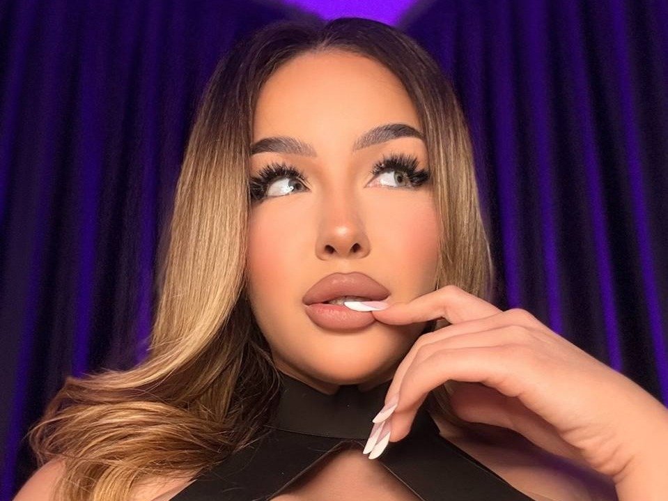 LisetteLuxe — LIVE on Streamate