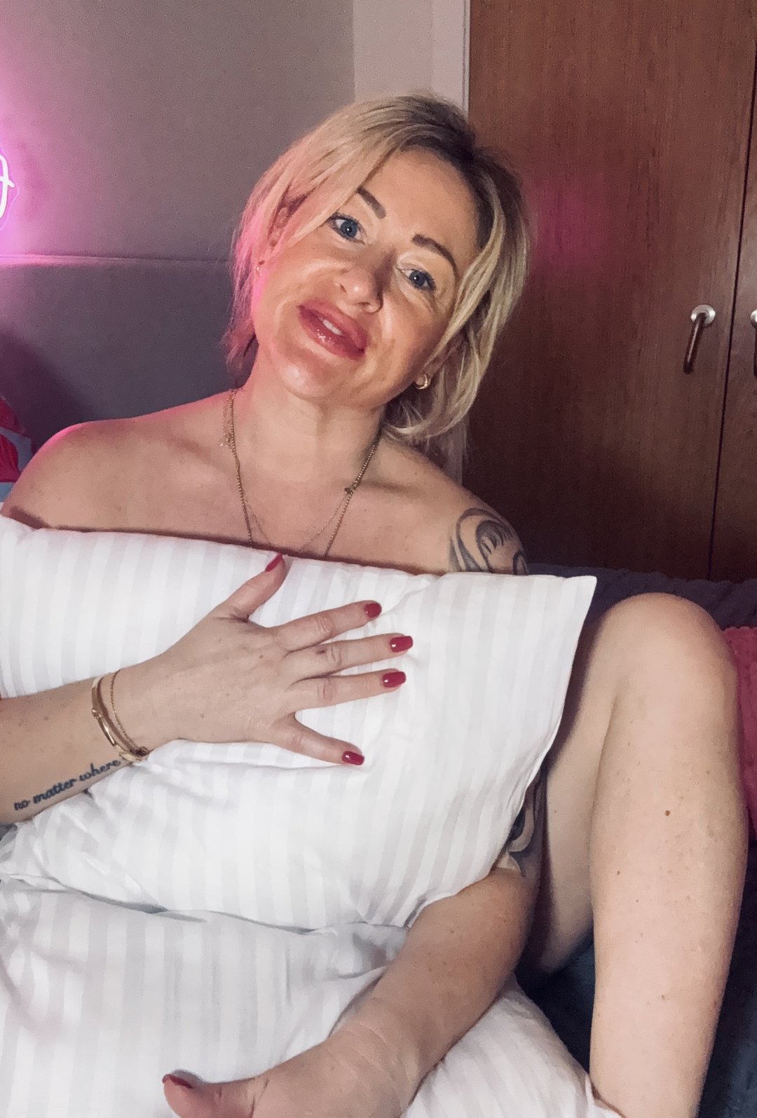 LittleMissSweetLips — LIVE on Streamate