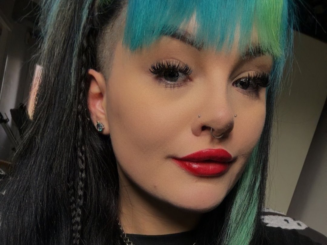 LittleMissTia — LIVE on Streamate