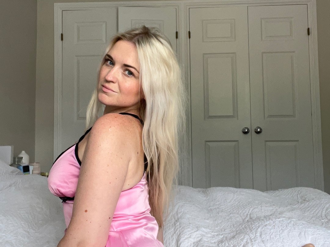 LolaLush69 — LIVE on Streamate