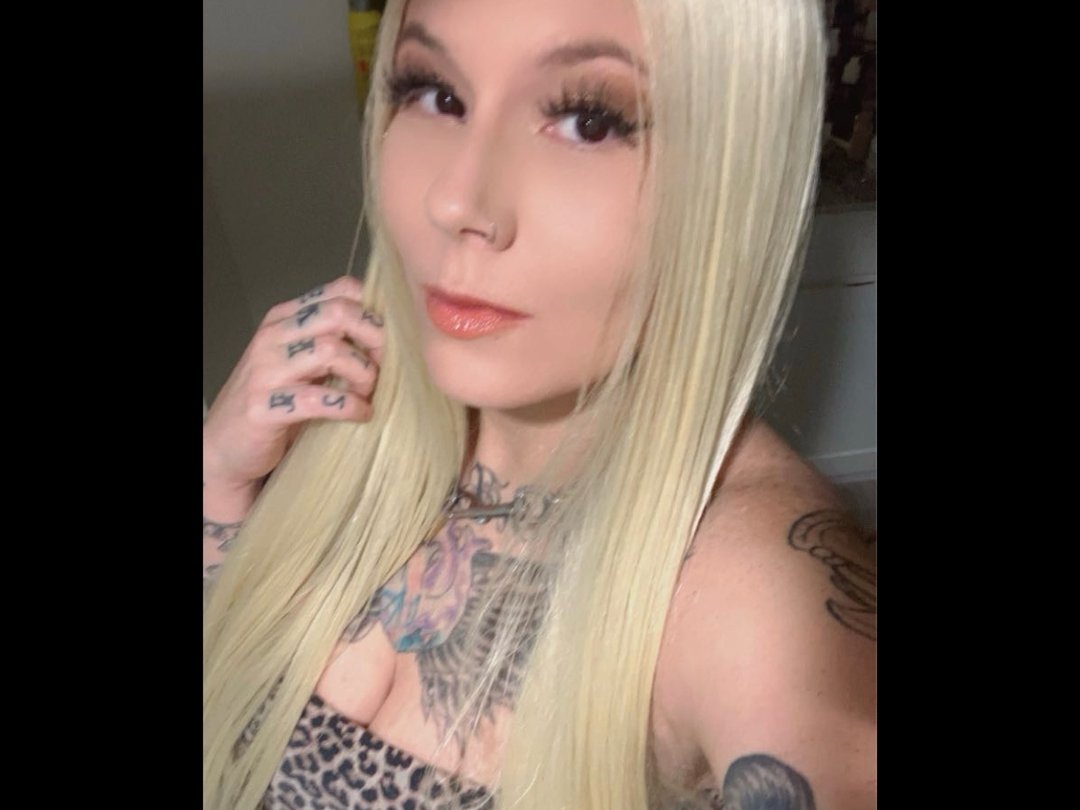 LoriMeyers_xo — LIVE on Streamate