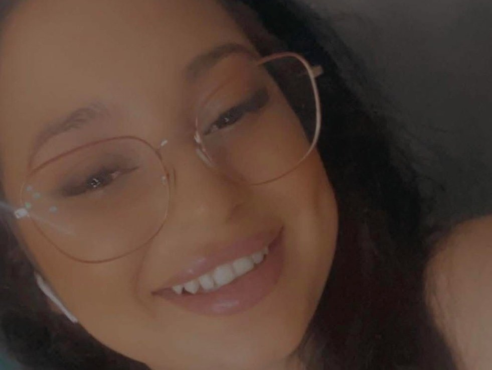 LovelyRenata — LIVE on Streamate