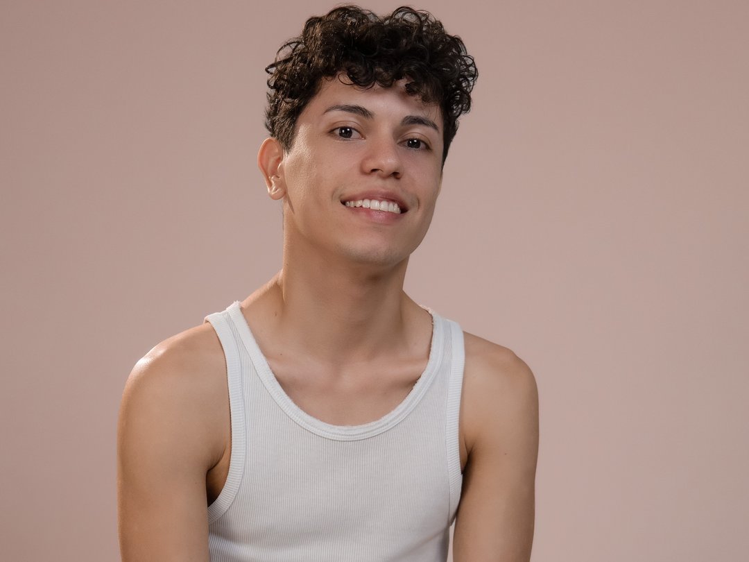 Lucho69 — LIVE on Streamate