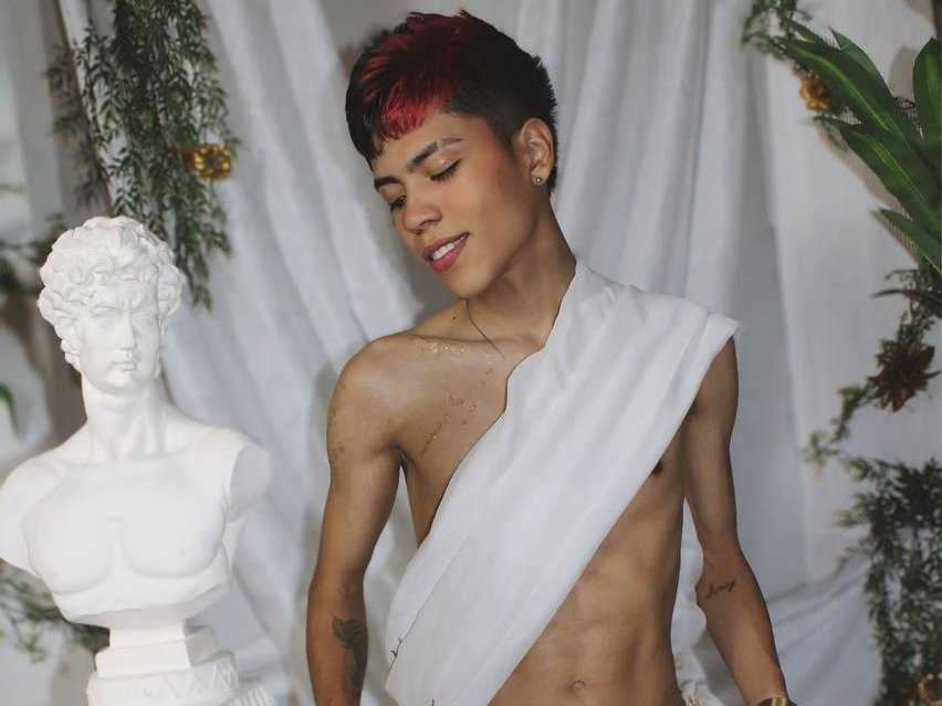 MaxiWildd777 — LIVE on Streamate