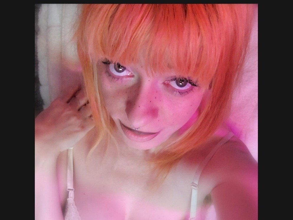 MissThedaFoXXX — LIVE on Streamate