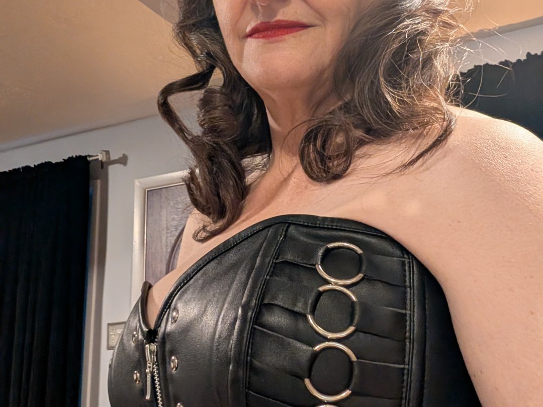 MistressGemeas — LIVE on Streamate