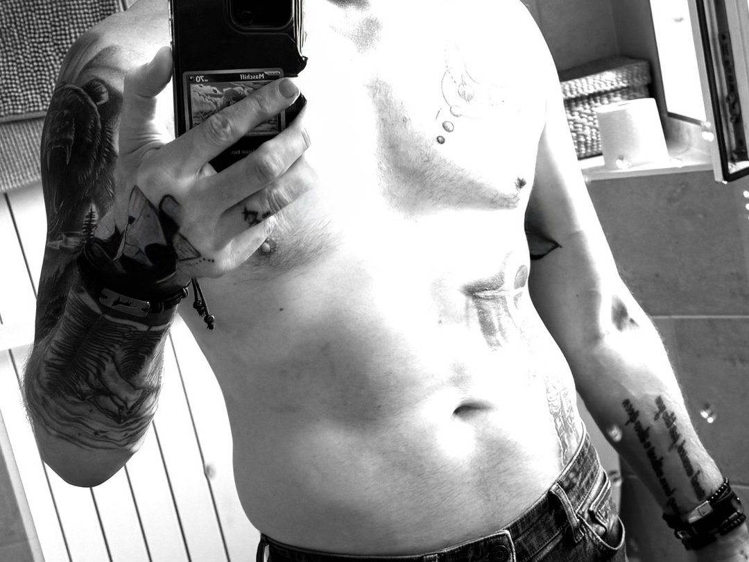 Mr_B_Naughty — LIVE on Streamate