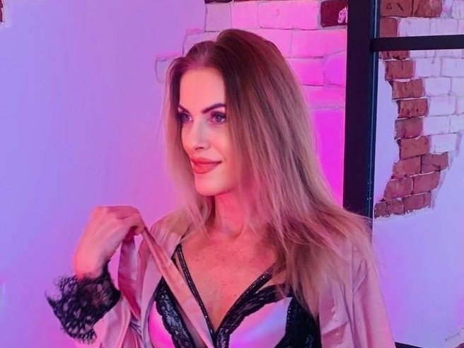 NaomiAmora — LIVE on Streamate