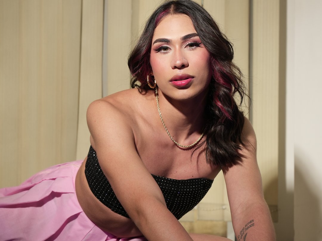 NicoleetBlossom — LIVE on Streamate