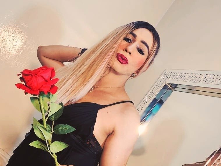 NicolleMorrisx — LIVE on Streamate