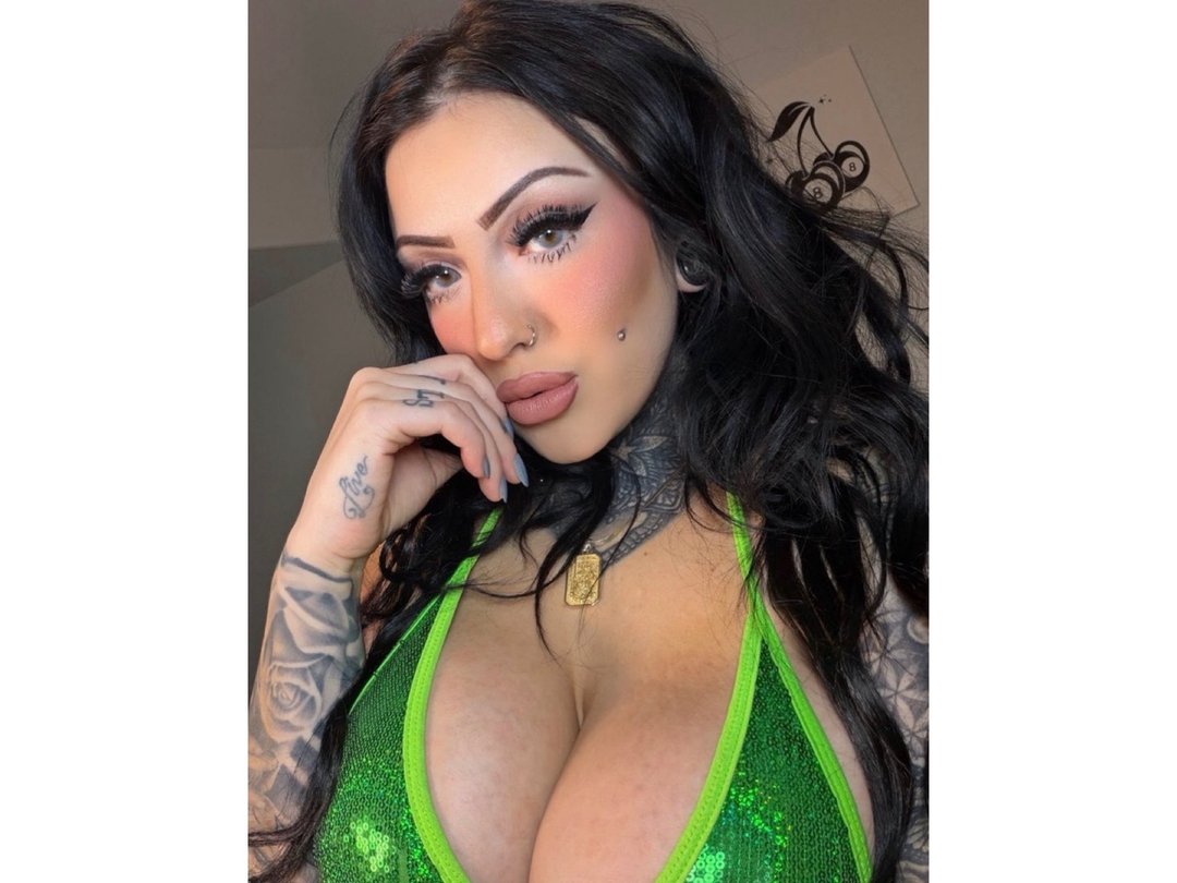 NikitaRaeBlack — LIVE on Streamate