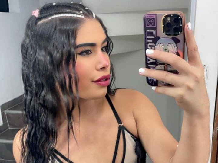 NikkiNoa — LIVE on Streamate