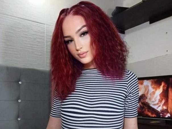 Playwithlulut77 — LIVE on Streamate