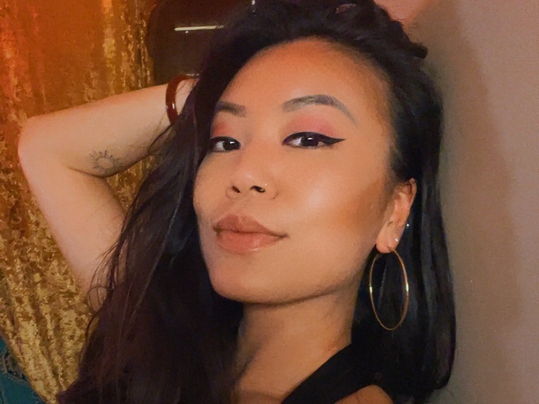 PriestessWu — LIVE on Streamate