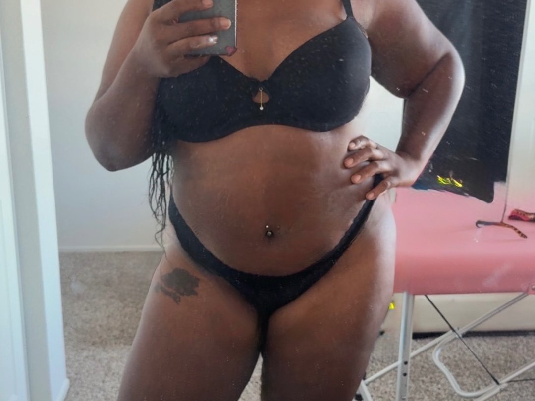 QueenDomi — LIVE on Streamate