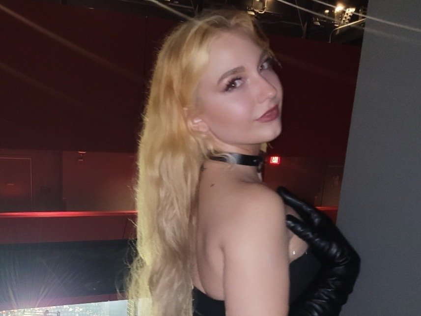 Rebelrebbb — LIVE on Streamate