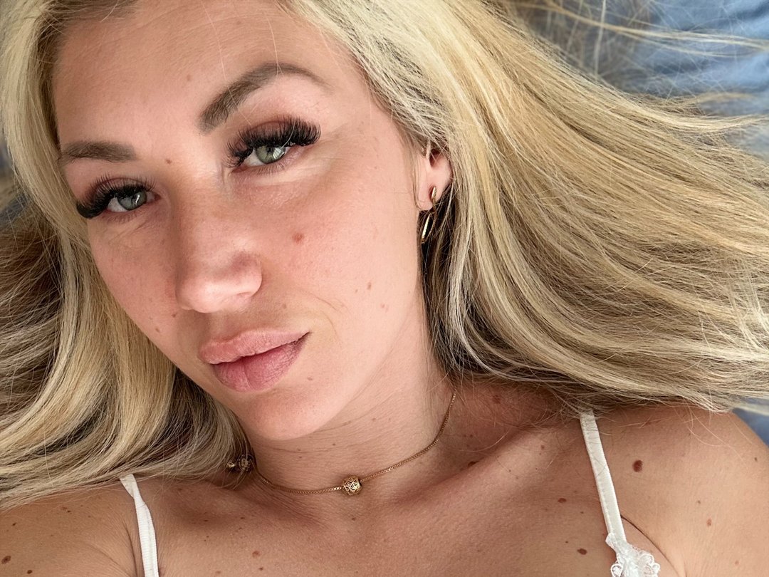 RidingChloe — LIVE on Streamate